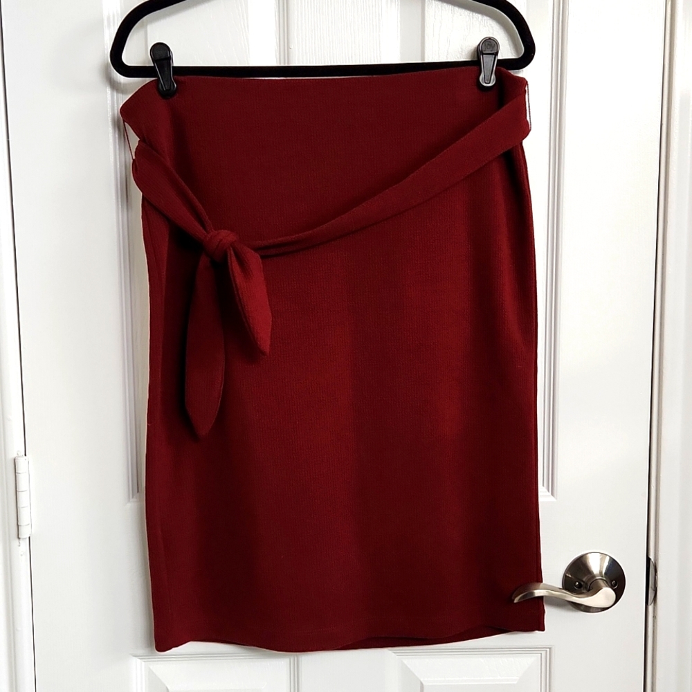 LOFT maroon skirt with tie belt Size: L
